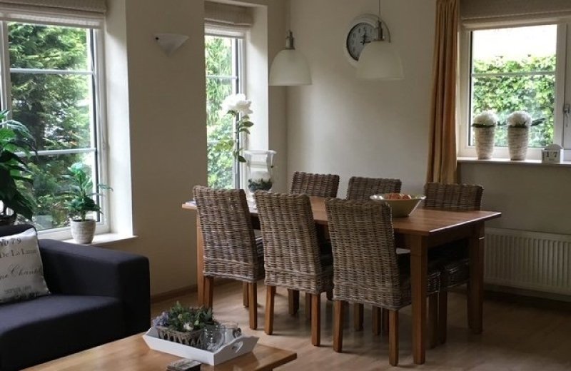 Bdrij 39 woonkamer eettafel